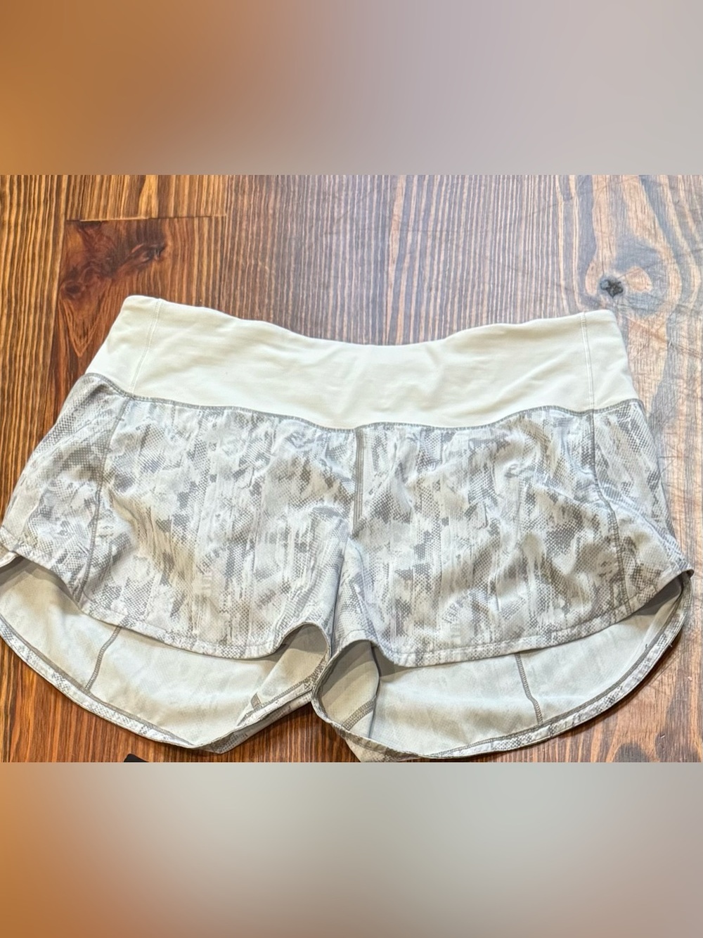 Lululemon speed ups size 8